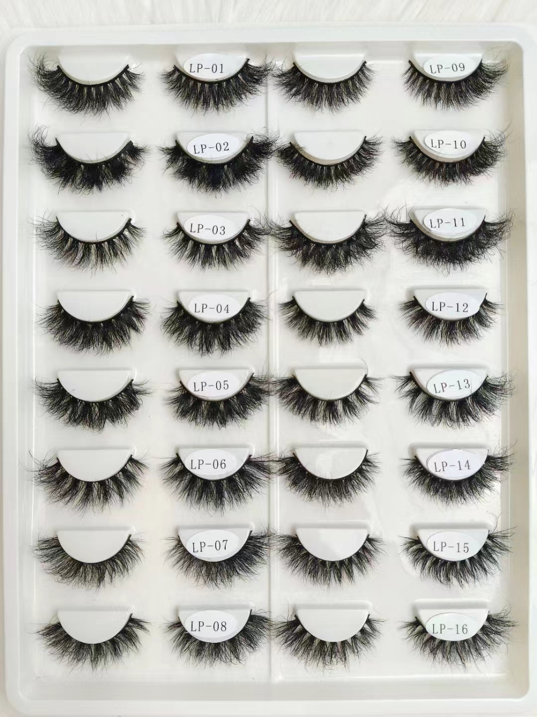 Eleve o seu visual diário com nossa seleção de cílios de alta qualidade: do natural ao dramático